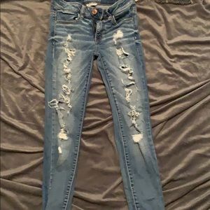 AMERICAN EAGLE RIPPED JEANS